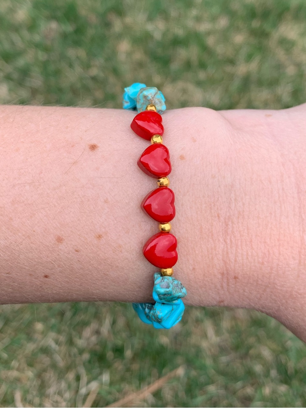 {Handmade} Red Heart & Turquoise Chip Bracelet
